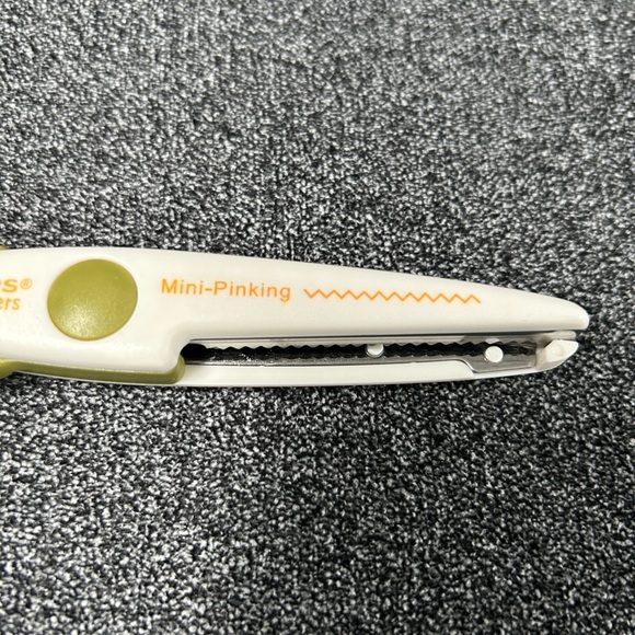 Fiskars Edging Craft Scissors Set - Picture 6 of 6